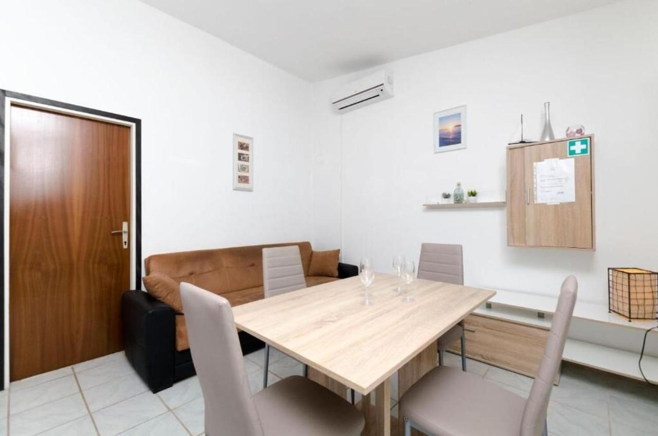 Apartment Brnabic Rogoznica  Bagian luar foto